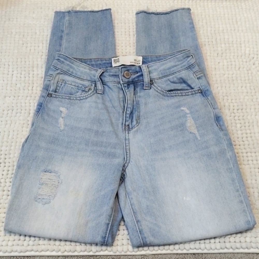 Woman's RSQ Vintage Mom Jeans Size 00/W23 #6804